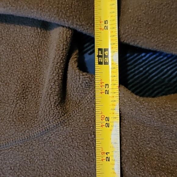 Vintage. Made in USA. Polartec. Half-zip pullover fleece. Size Large. - Picture 10 of 15